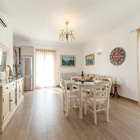 Panos Apartment Naousa